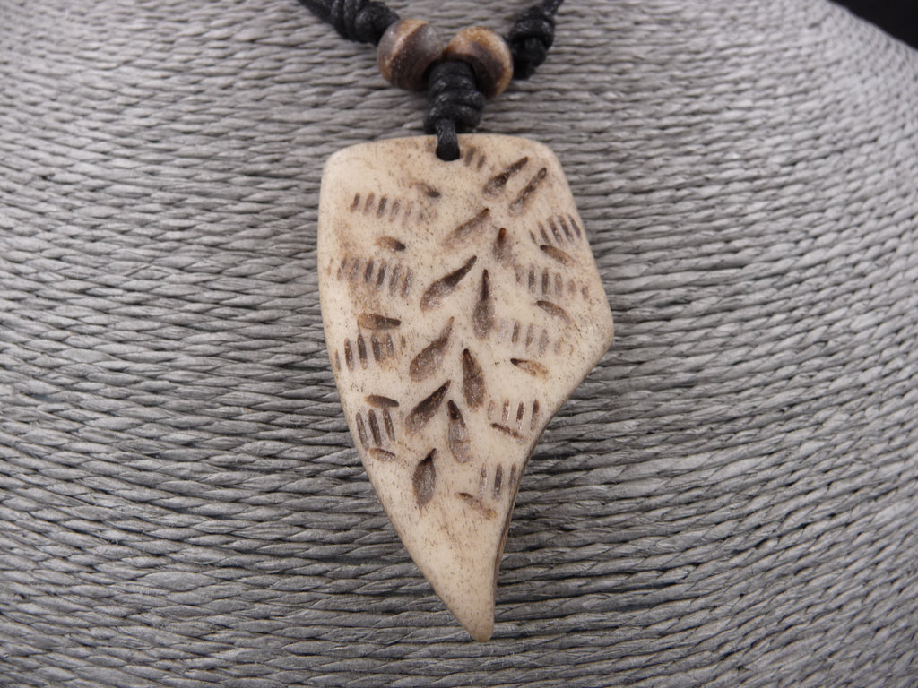 Collier ethnique tribal avec pendentif en corne de yack Népal