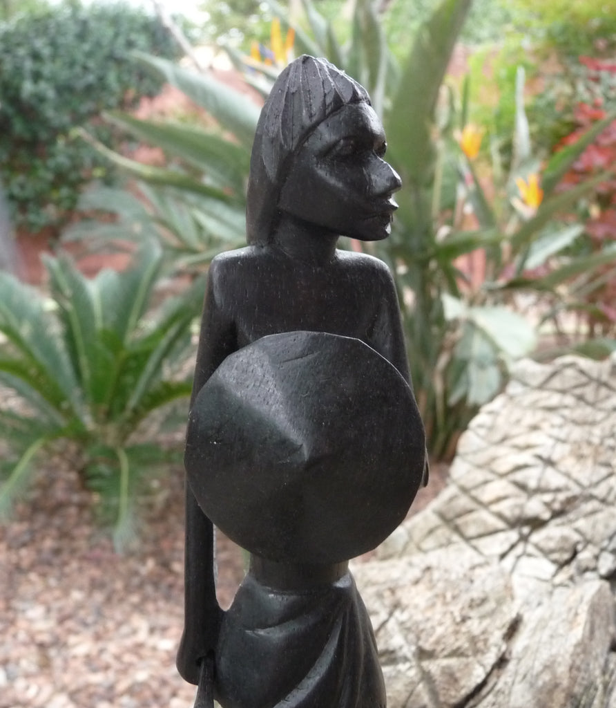 Statuette chasseur guerrier en bois sculpté Art Africain