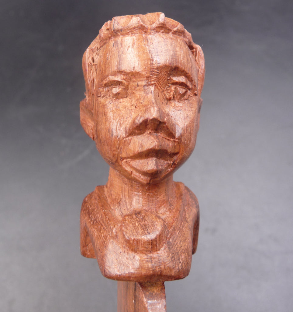 Ouvre-lettre coupe papier ethnique en bois sculpté Madagascar