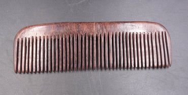 Peigne en bois fait main Madagascar Antisiranana