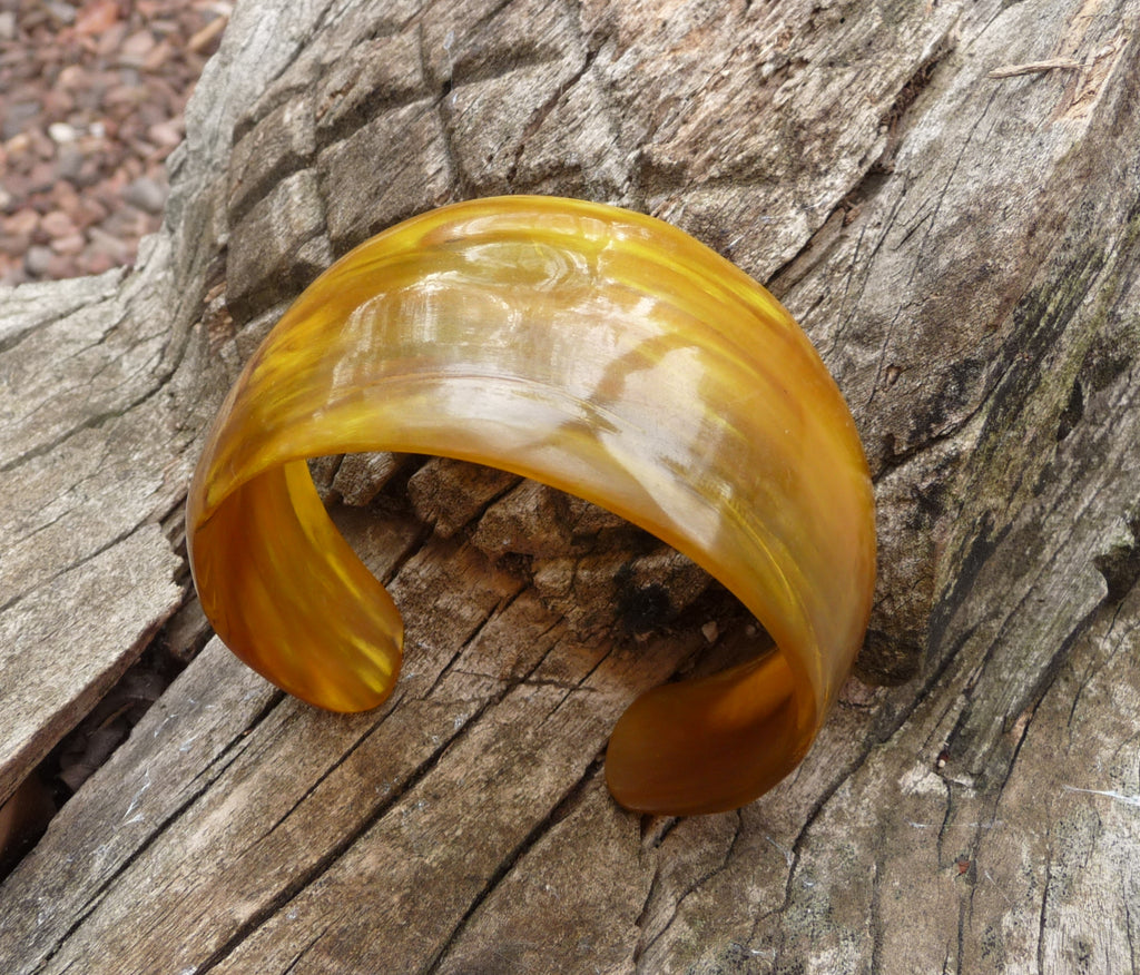 Bracelet ARIFANJA en corne de zébu jaune Madagascar