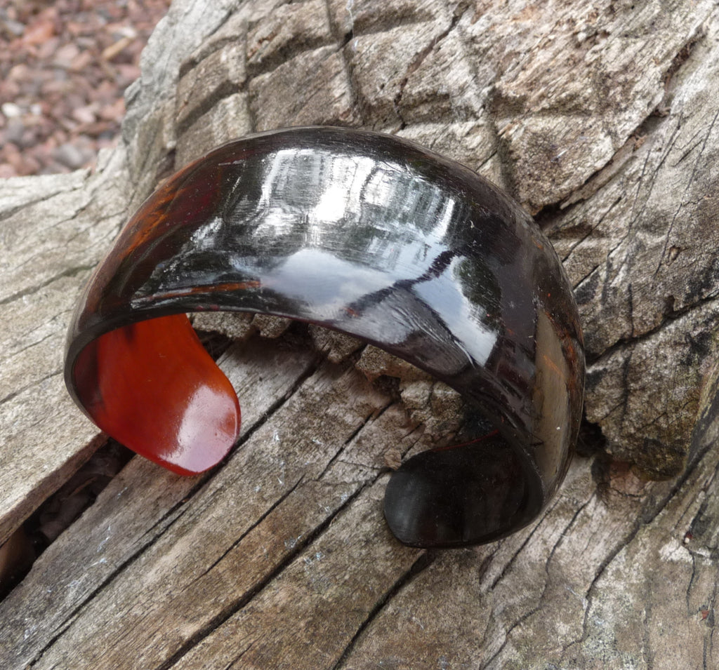 Bracelet LALATIANA en corne de zébu orange Madagascar