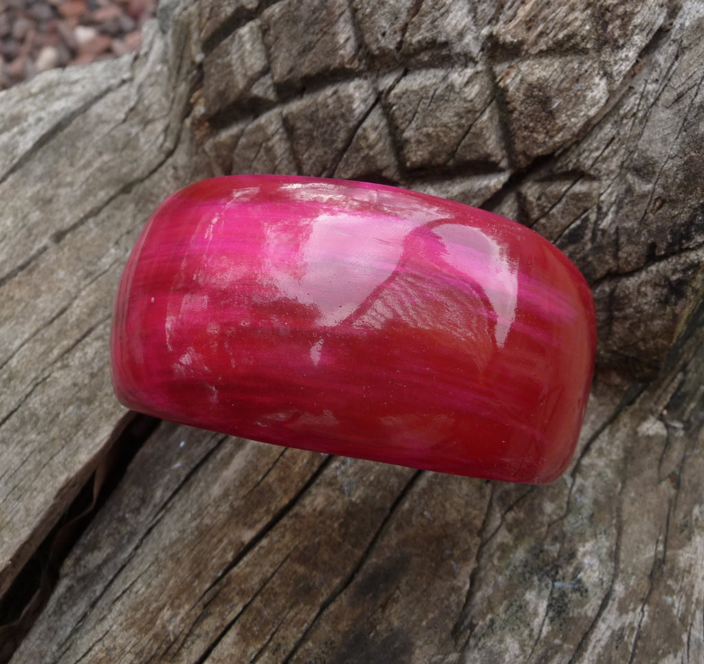 Bracelet KEMBA en corne de zébu rose fuschia Madagascar