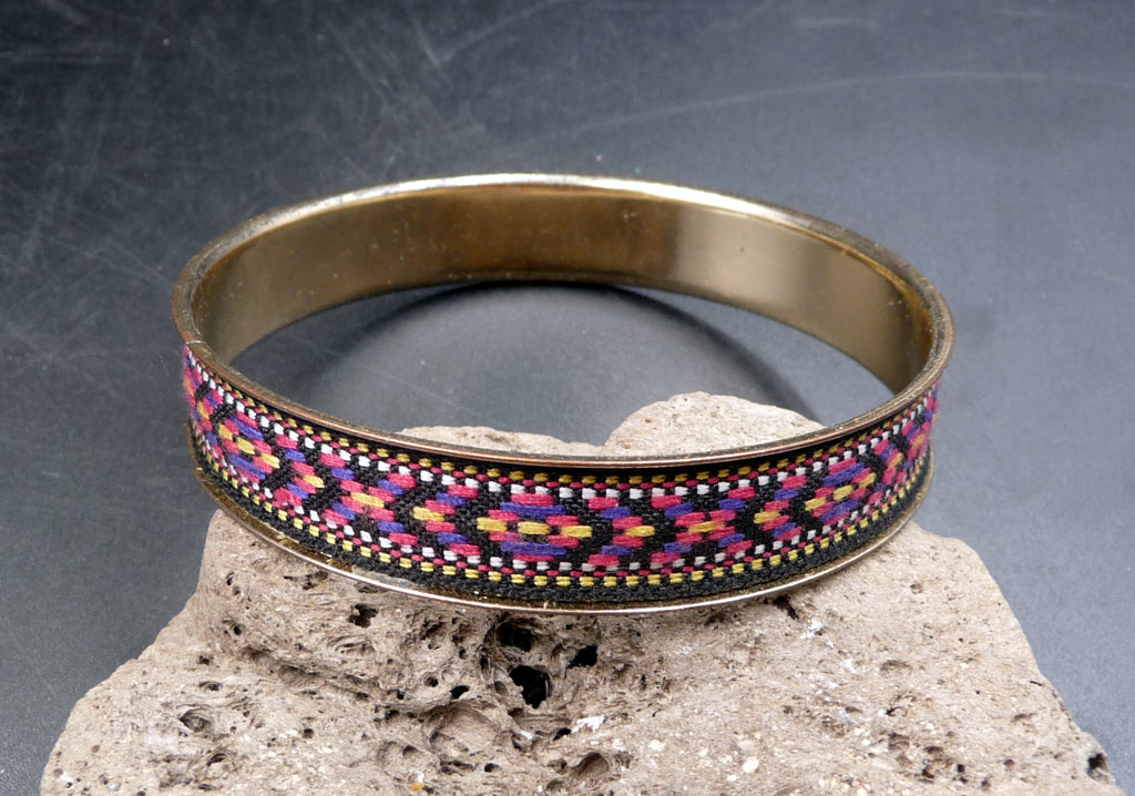 Bracelet jonc ethnique multicolore en tissu Aguayo artisanat du Pérou