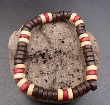 Bracelet artisanal surfer perles en bois Uluwatu