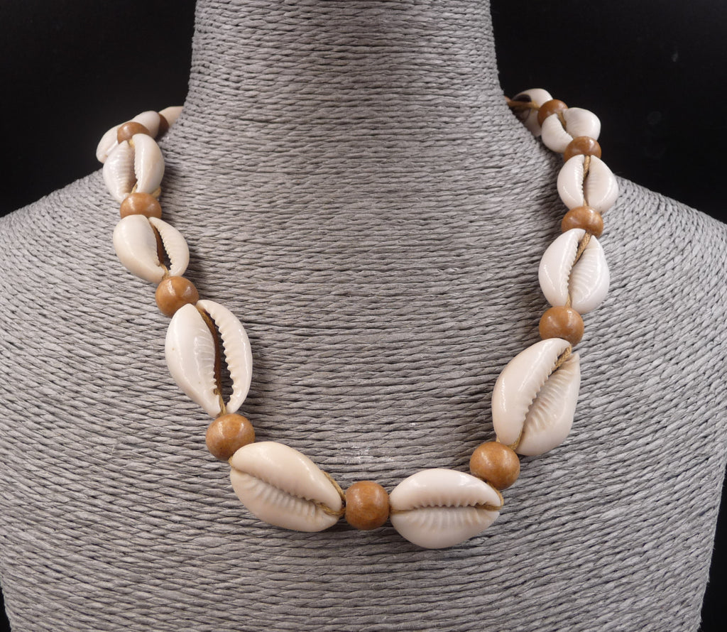 Collier Africain en coquillages cauris naturels