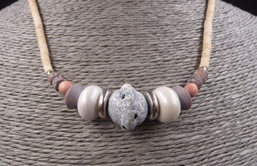 Collier ethnique en perles et coquillages de Tahiti