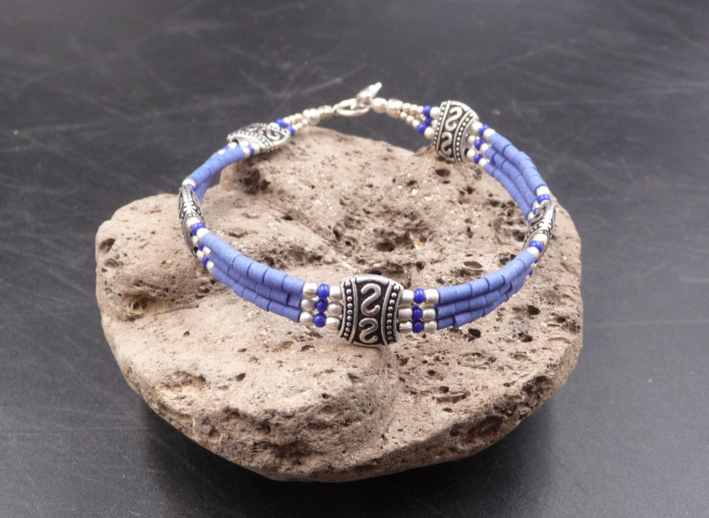 Bracelet ethnique en argent Tibétain et lapis lazuli du Népal