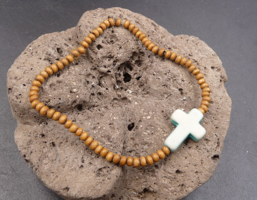 Bracelet perles en bois croix latine en pierre naturelle