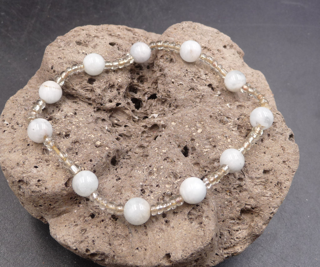 Bracelet en perles et Pierre de Lune - Pierre de la féminité