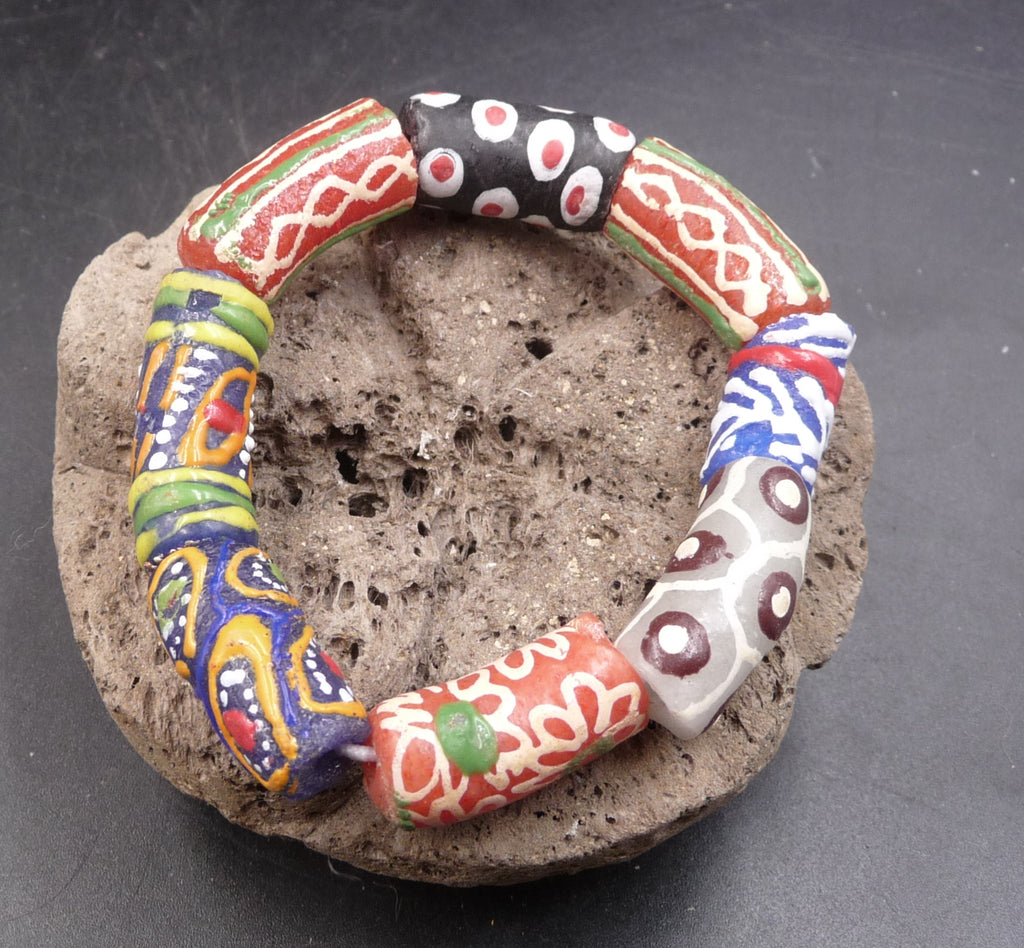 Bracelet ethnique en perles de verre multicolores
