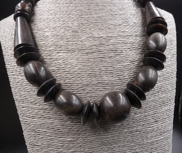 Collier ethnique en bois et os de buffle artisanat du Népal