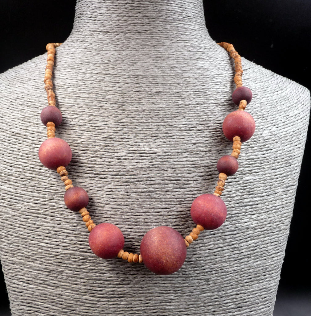 Collier Lisa avec perles rondes en bois naturel