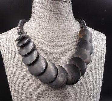Collier ethnique en corne de buffle et bois