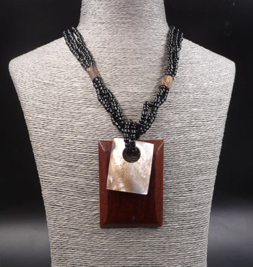 Collier "Agustina" nature en bois semi-précieux et nacre