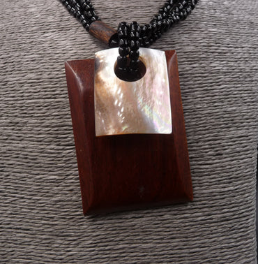 Collier "Agustina" nature en bois semi-précieux et nacre