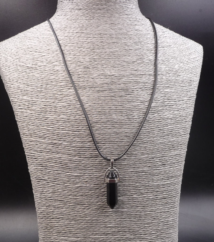 Collier avec pendentif pointe en Onyx naturel. Protège la grossesse.