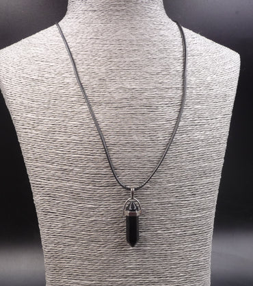 Collier avec pendentif pointe en Onyx naturel. Protège la grossesse