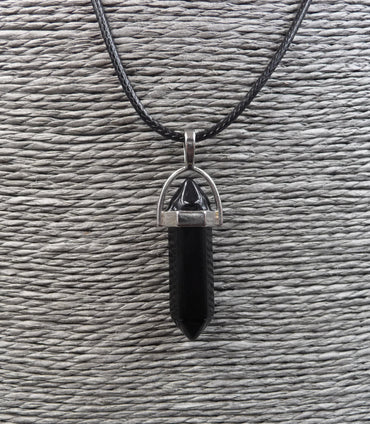 Collier avec pendentif pointe en Onyx naturel. Protège la grossesse