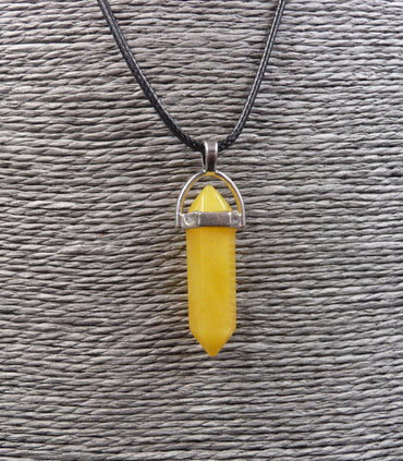 Collier avec pendentif pointe en Jade Jaune