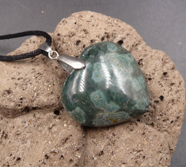 Collier coeur en agate mousse de Madagascar