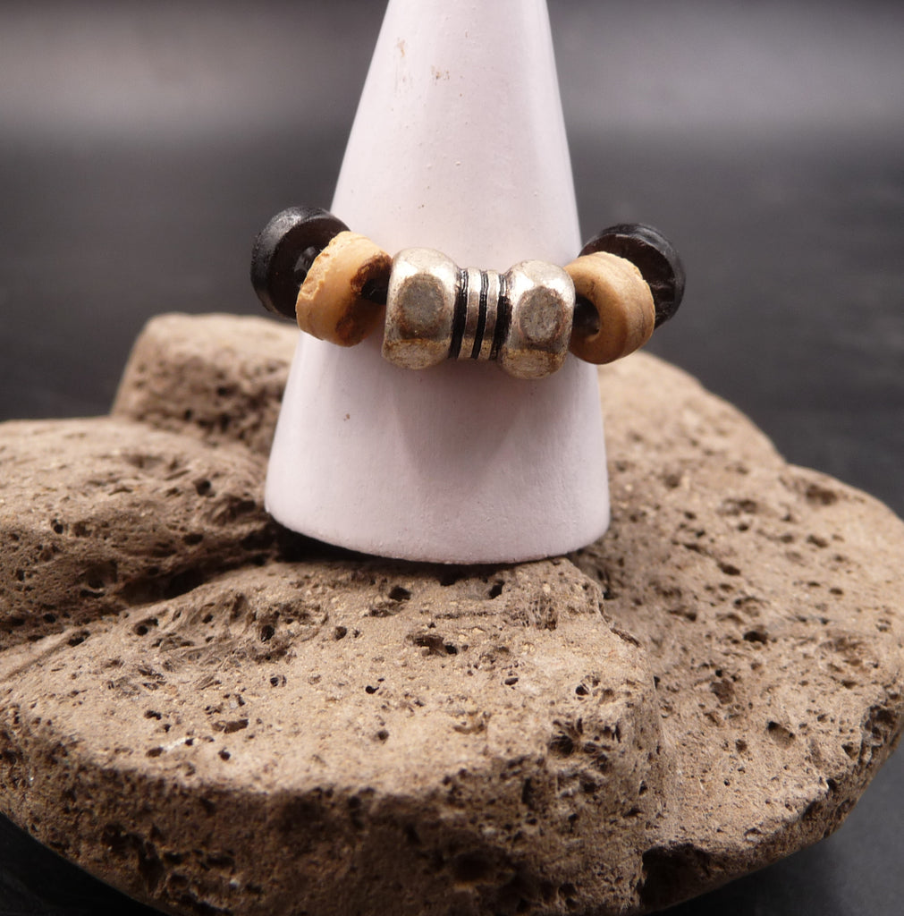 Bague ethnique élastique en bois naturel artisanat Bali