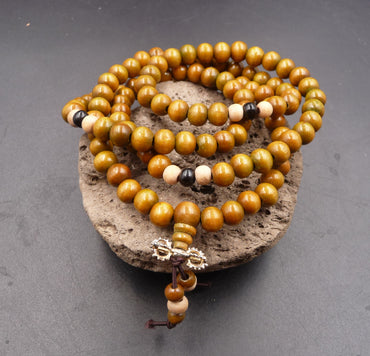 Bracelet Tibétain Mala en perles de bois de santal marron + Breloque Vajra ou Dorjé