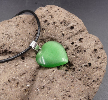 Collier avec pendentif coeur en Perle de Verre Vert Nacré