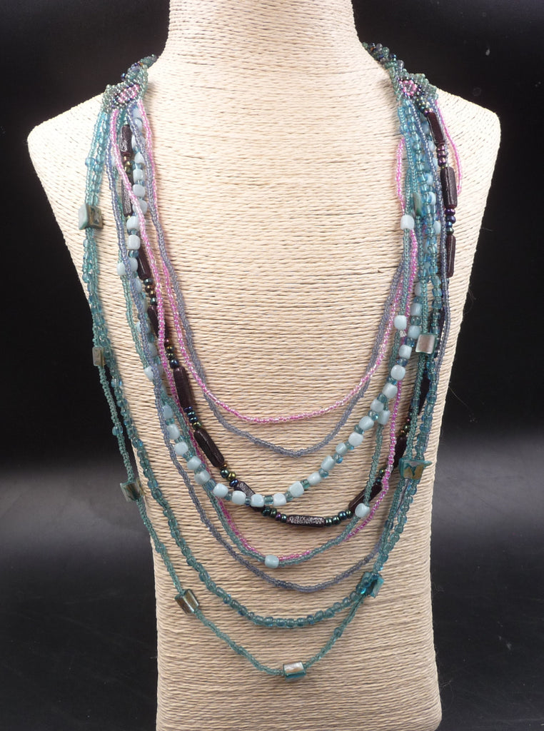 Collier Grace en perles de rocaille, perles de verre et perles en nacre