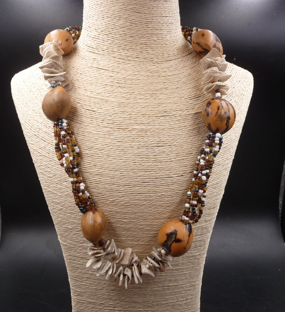 Collier Acapulco en perles de rocaille, graines naturelles et coquillages