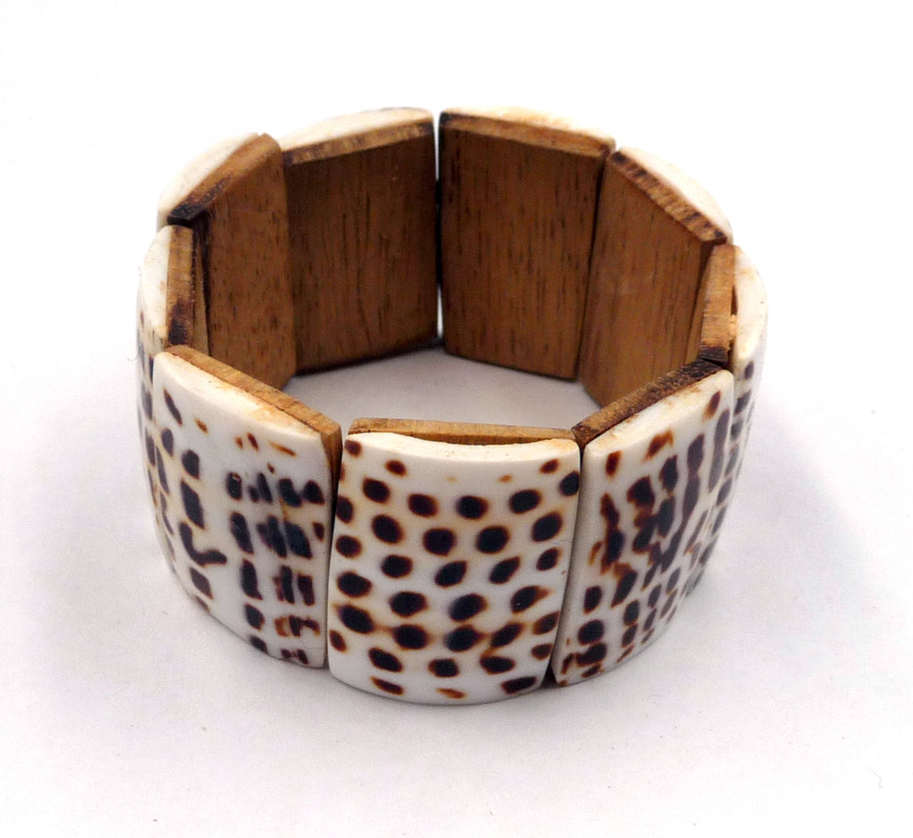 Bracelet Jeanne en bois et coquillage de Tahiti