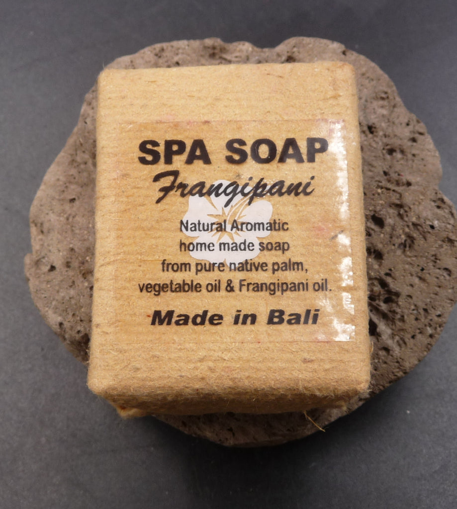 Savon bio à l'huile essentielle de fleur de frangipanier de Bali