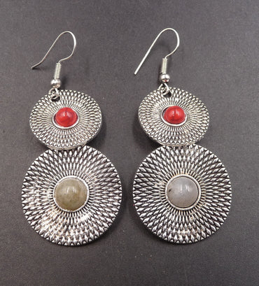 Boucles d'oreilles "Kalyanam" en argent Tibétain et Howlite Rouge et Labradorite