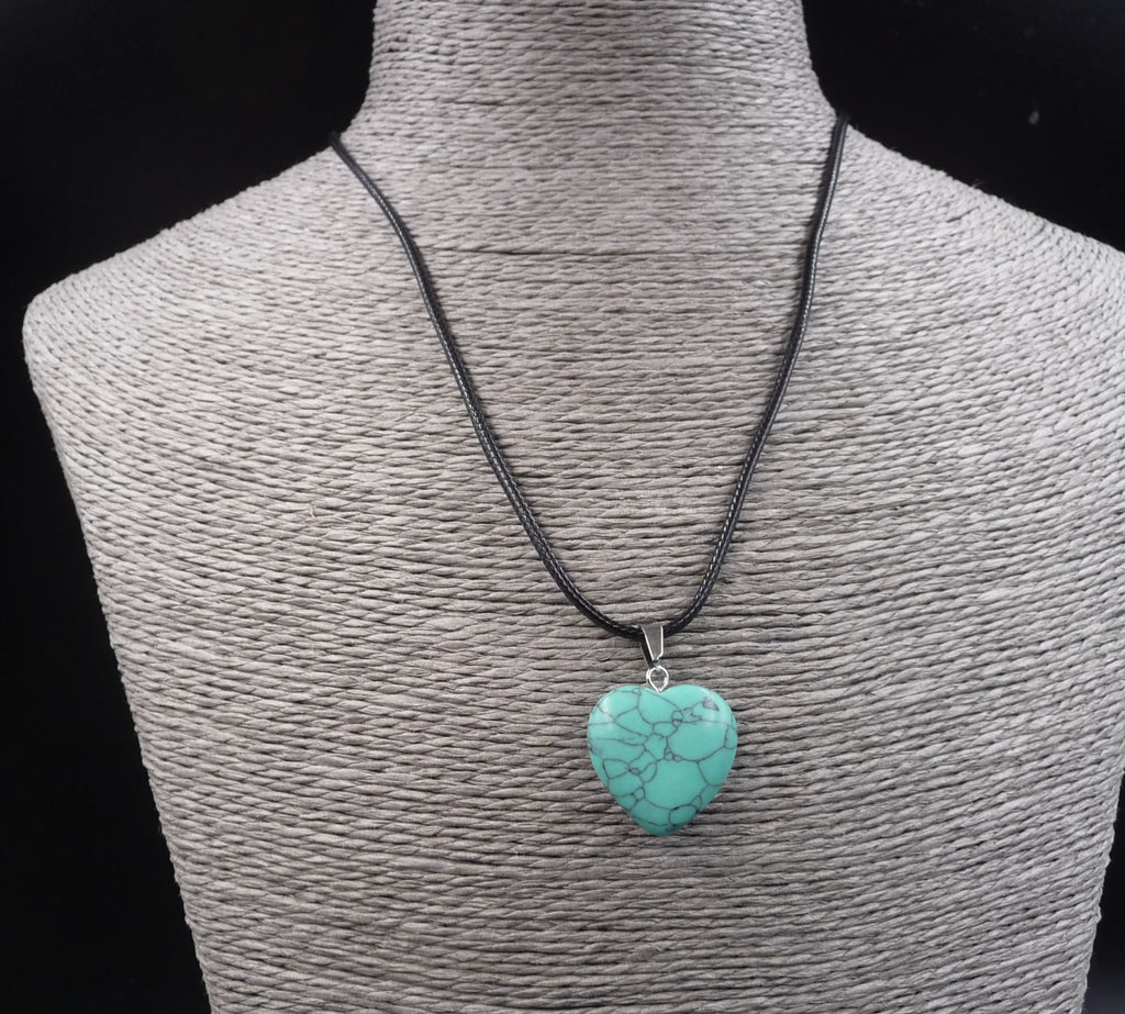 Collier avec pendentif coeur en Howlite Turquoise