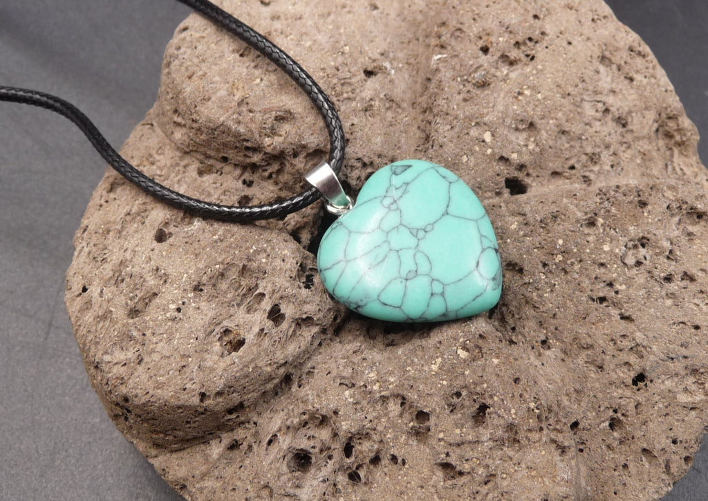 Collier avec pendentif coeur en Howlite Turquoise