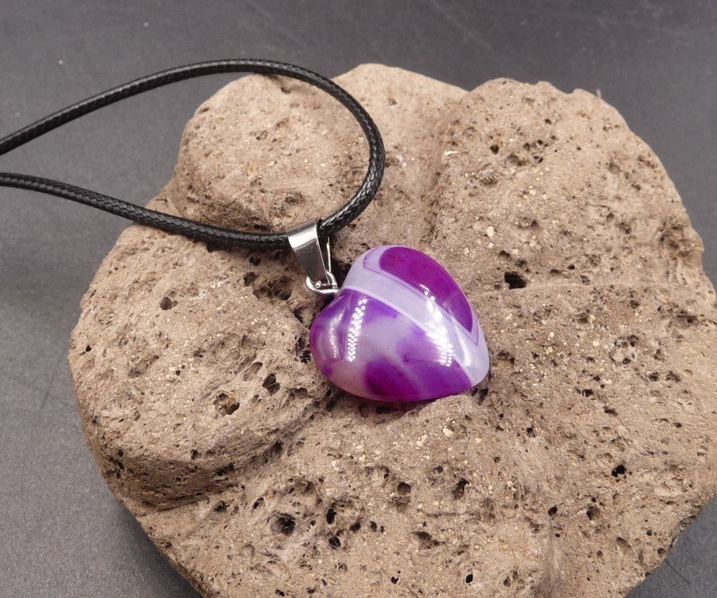 Collier avec pendentif coeur en agate violette d'Australie