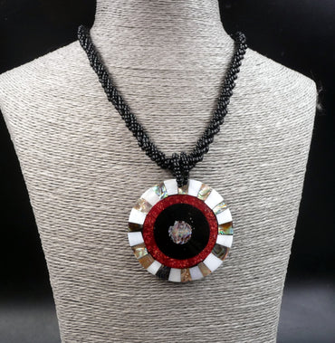 Collier Kupu Kupu en coquillage, corail et nacre abalone