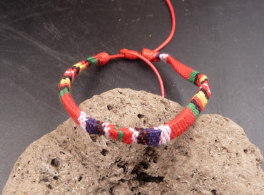 Bracelet ethnique multicolore en tissu Aguayo artisanat du Pérou