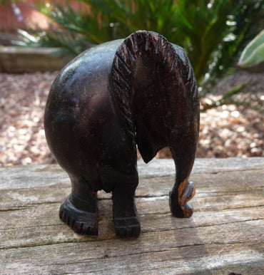 Eléphant en bois d'ébène artisanat Indonésie