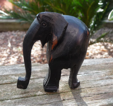 Eléphant en bois d'ébène artisanat Indonésie
