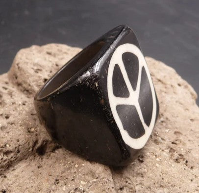 Bague Peace and Love en corne de buffle - Taille 61