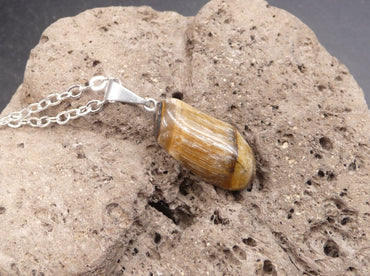 Collier avec pendentif en Oeil de Tigre d'Afrique du Sud