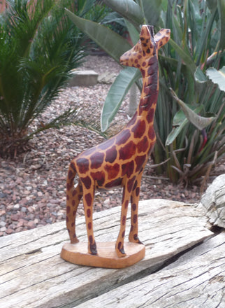 Statue girafe Africaine en bois massif sculpté