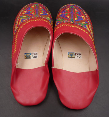 Babouches Berbères en cuir rouge avec broderies traditionnelles Pointure 40 - Artisanat du Maroc