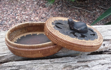 Boîte ovale en Rotin et Bois décor grenouille