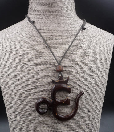 Collier signe Om Aum hindou en bois de suar