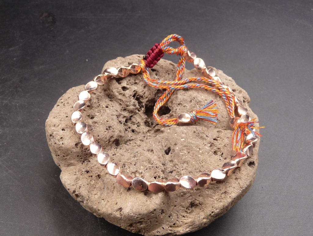 Bracelet de chance en perles de cuivre rose - façon Bouddhisme Tibétain