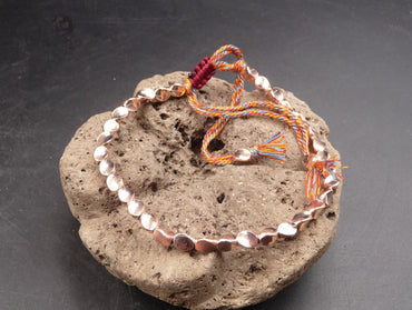 Bracelet de chance en perles de cuivre rose - façon Bouddhisme Tibétain