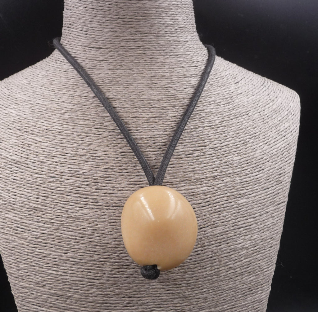Collier avec pendentif en jaspe beige - Nature et Découvertes