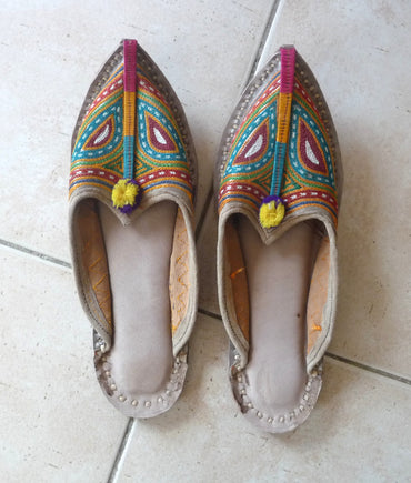 Babouches en broderies et cuir Pointure 41 Artisanat du Rajasthan